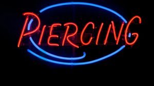 Christina piercing : est-ce vraiment un piercing douloureux ?
