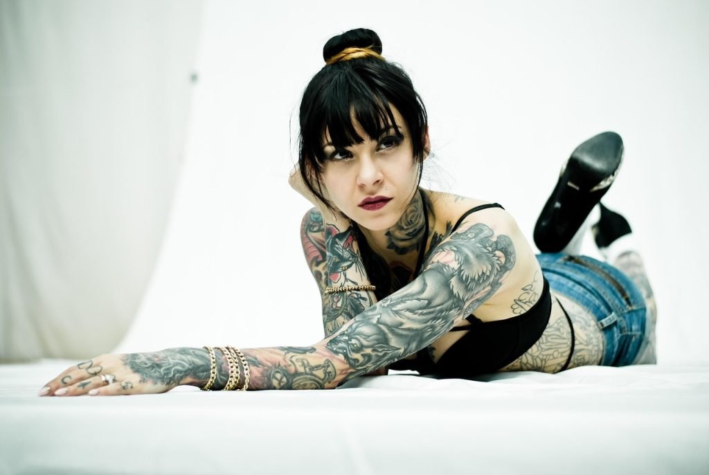 découvrez une collection inspirante de tattoo flash, parfaits pour trouver l'inspiration et choisir votre prochain tatouage unique.