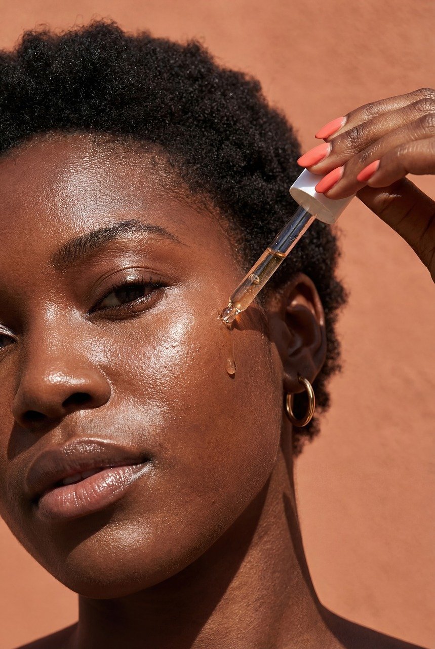 découvrez notre routine de soins du soir pour une peau éclatante et réparée pendant la nuit. conseils et produits incontournables pour une beauté naturelle.