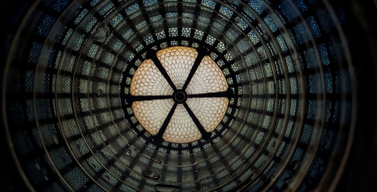 découvrez le style grunge, un univers unique mêlant authenticité, décontraction et rock des années 90. explorez des looks audacieux avec des vêtements déstructurés et des accessoires vintage.