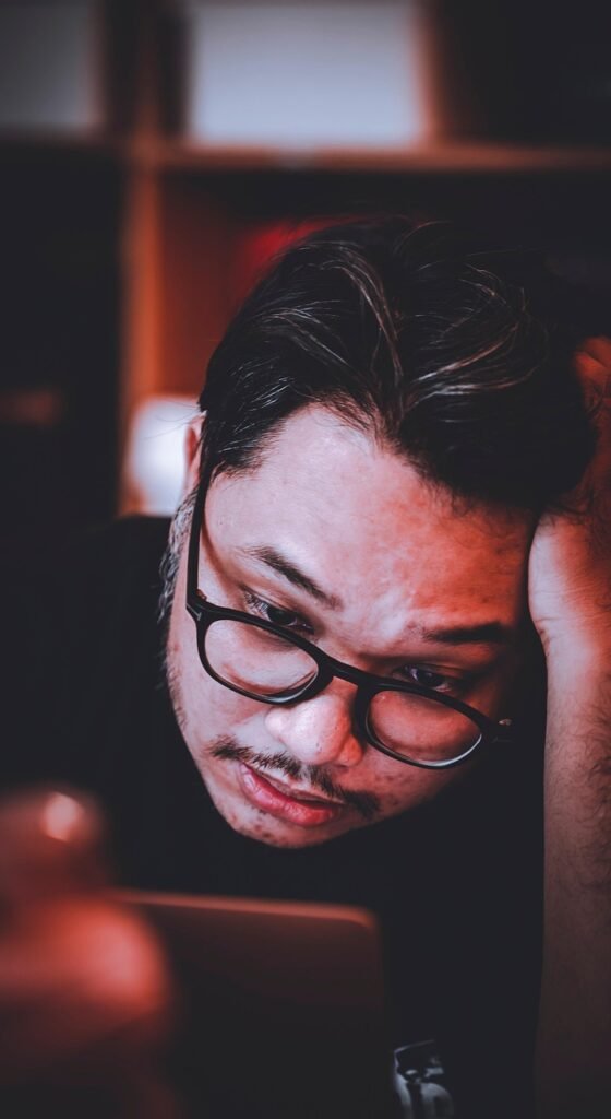 découvrez notre collection de lunettes de vue élégantes et confortables, adaptées à tous les styles et besoins visuels.