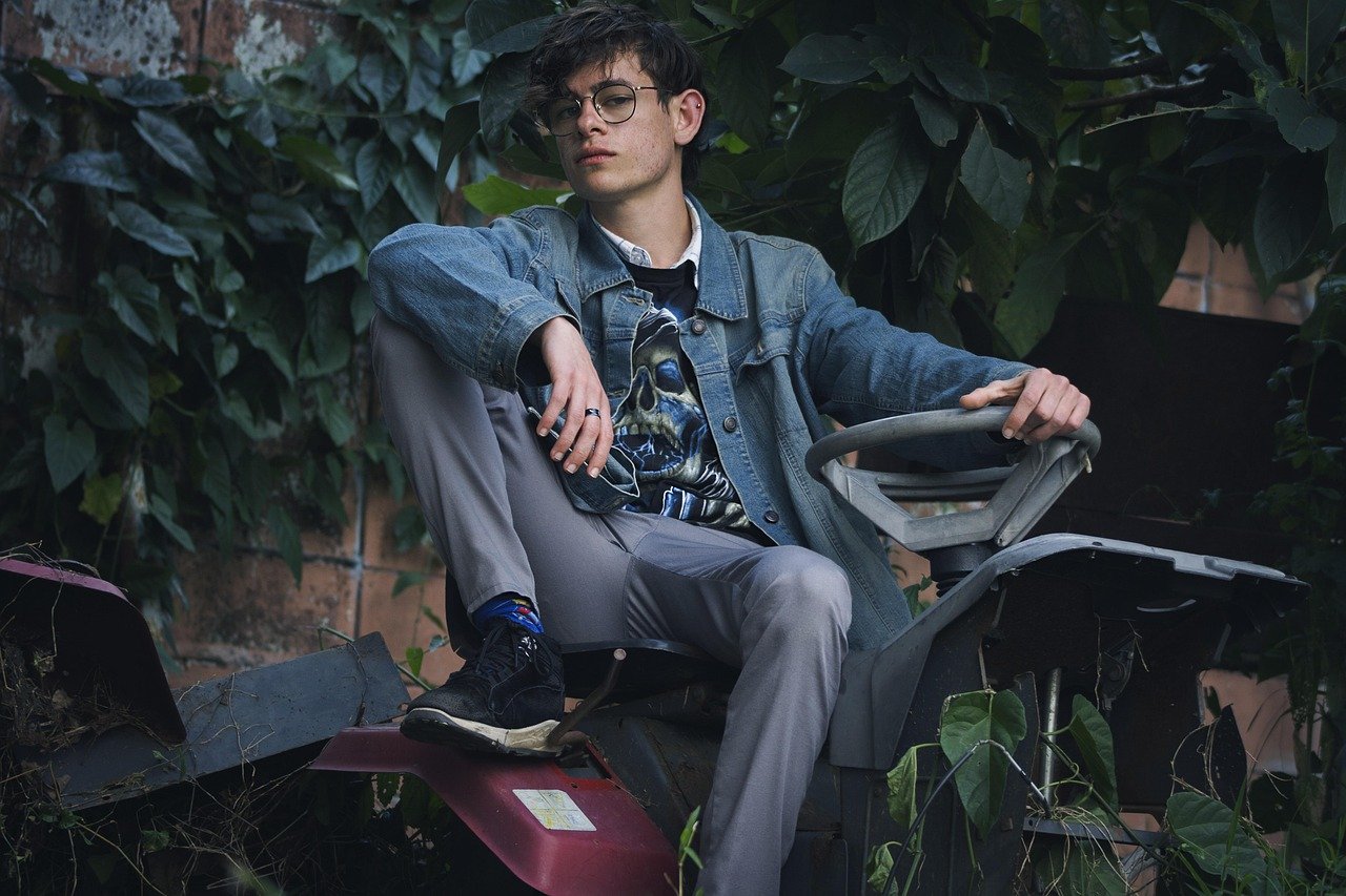 découvrez notre collection de vêtements streetwear pour hommes alliant style urbain et confort, parfaits pour un look tendance et décontracté au quotidien.