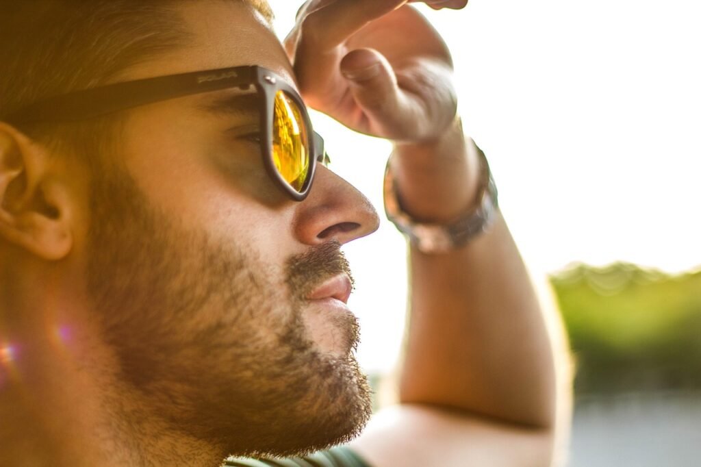 découvrez notre collection de lunettes de soleil pour hommes alliant style, confort et protection optimale contre les uv.