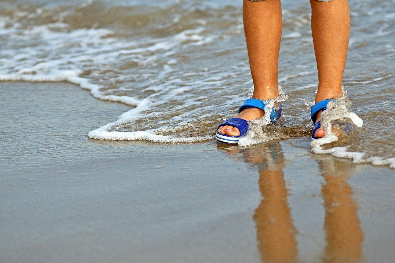 découvrez notre collection estivale de sandales légères et tendance, parfaites pour allier confort et style durant les journées ensoleillées.