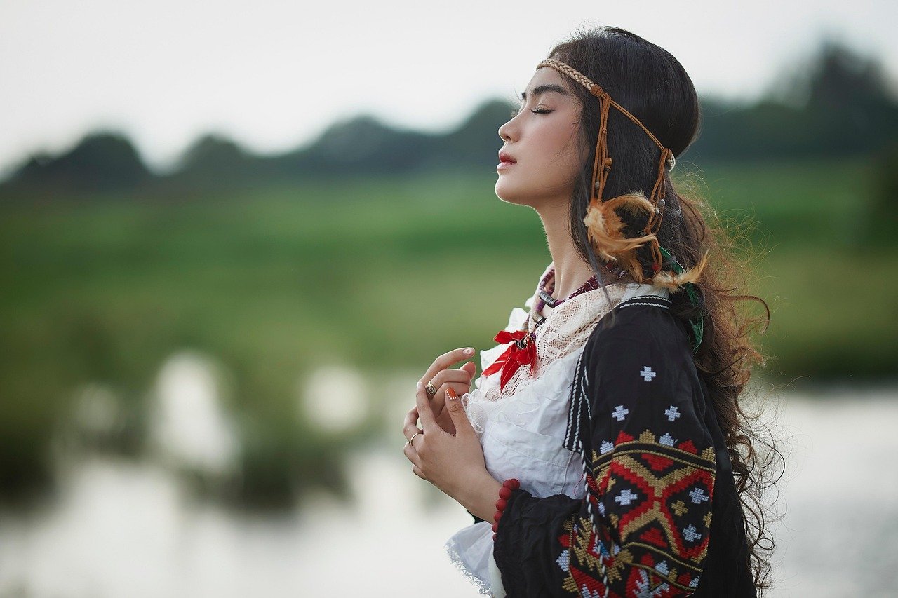 découvrez les tendances incontournables du style estival pour un look frais et élégant tout l'été.