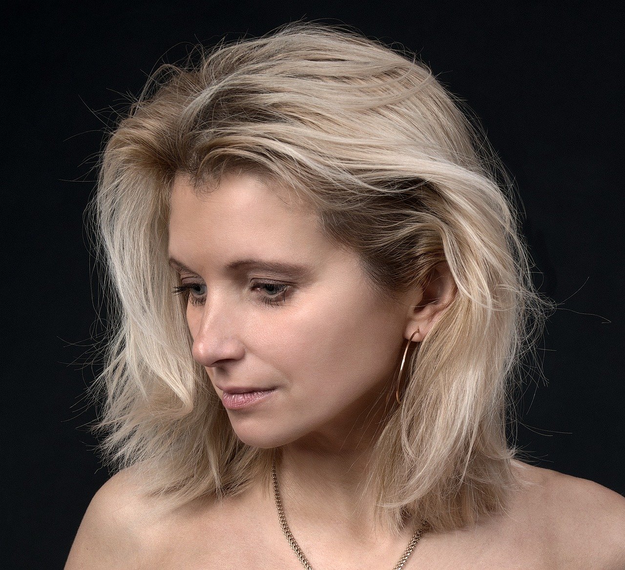 découvrez les meilleurs conseils et soins pour cheveux blonds afin de sublimer votre éclat naturel et protéger votre couleur.