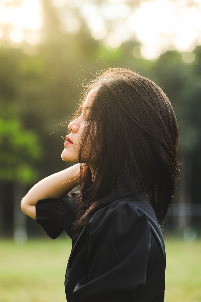 L’art de la simplicité: comment créer une tenue féminine sans effort