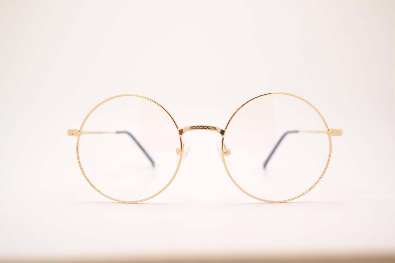 découvrez notre collection de montures de lunettes élégantes et confortables, adaptées à tous les styles et besoins. trouvez la paire parfaite pour sublimer votre regard.