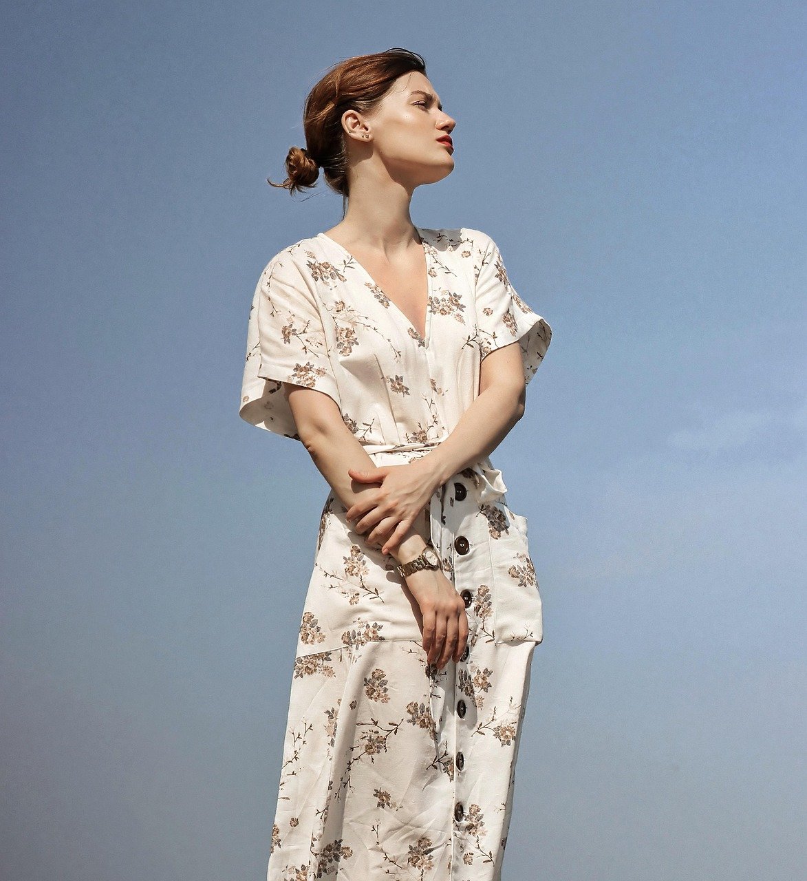 découvrez notre robe fleurie élégante, parfaite pour toutes les occasions printanières et estivales, alliant confort et style.
