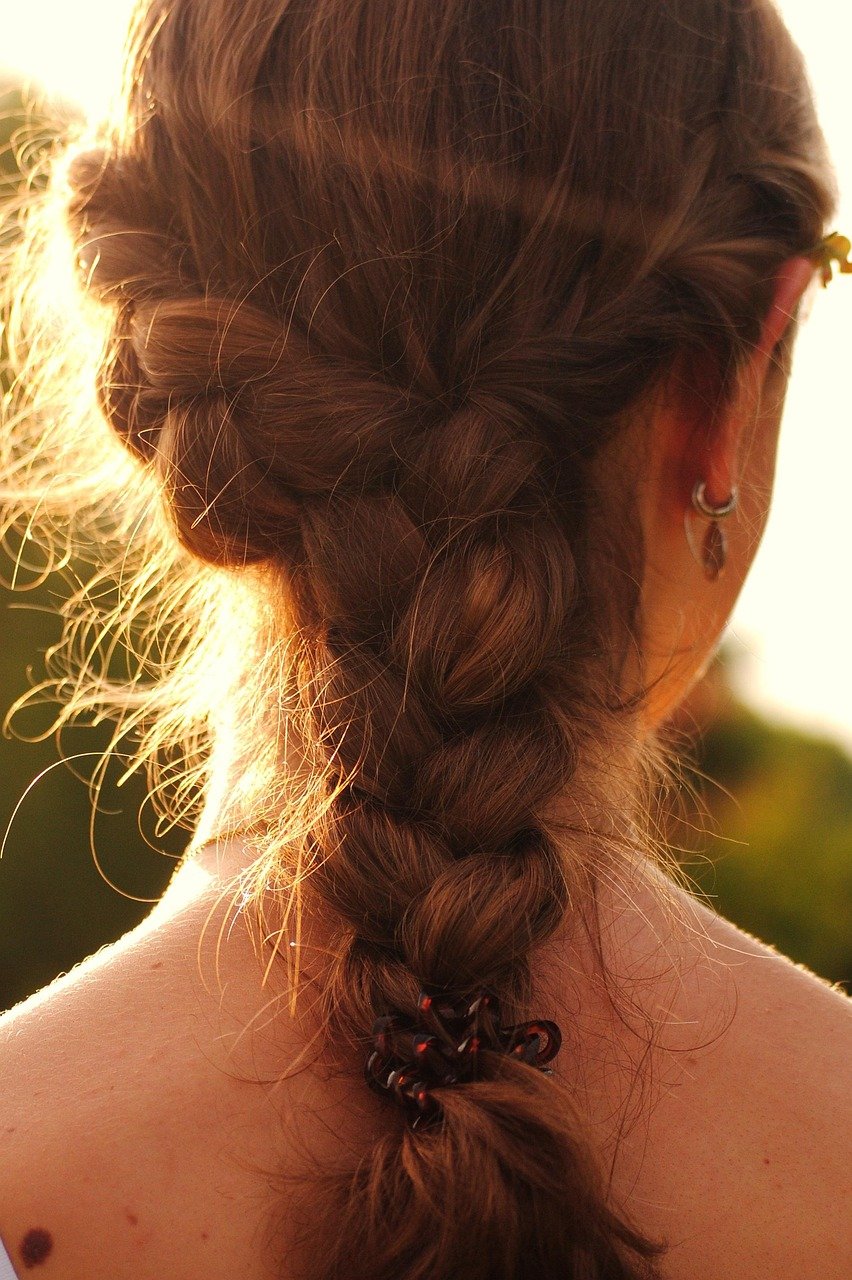 découvrez les coiffures tressées pour hommes, alliant style et modernité. inspirations, techniques et conseils pour adopter les braids avec élégance.