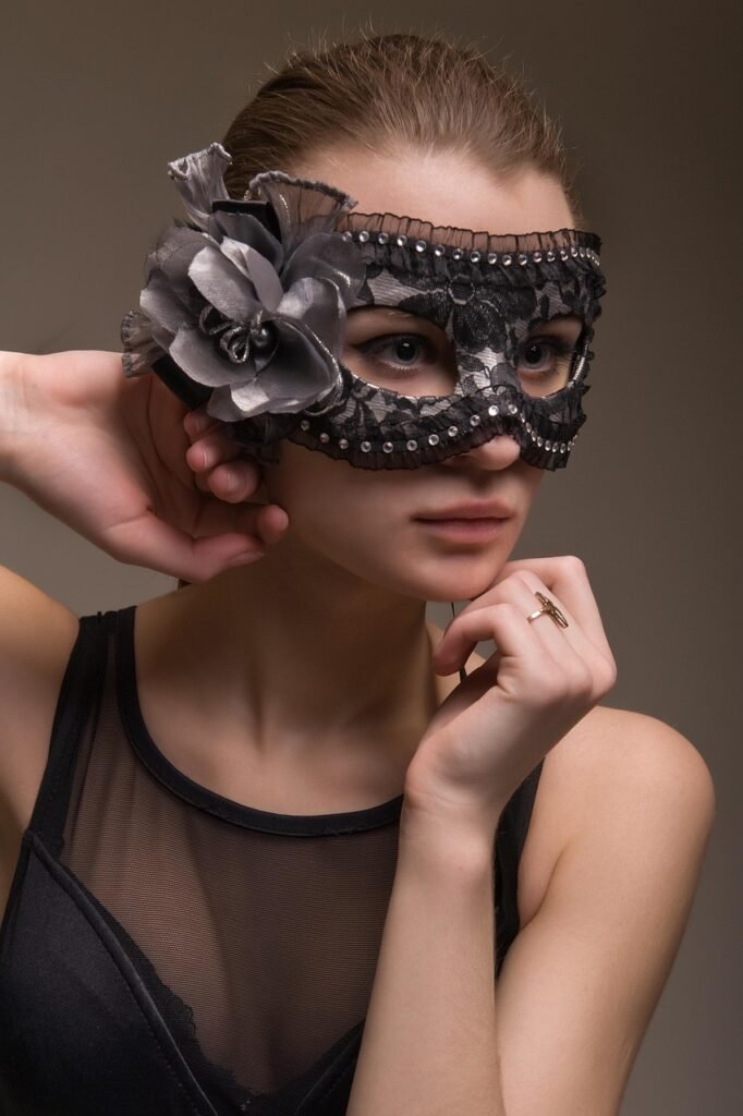 découvrez notre sélection d'accessoires pour costumes homme : cravates, boutons de manchette, pochettes et plus pour parfaire votre style avec élégance.