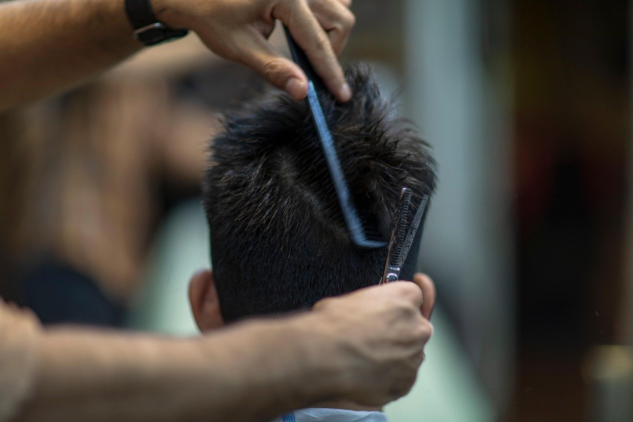 découvrez nos coupes de cheveux pour hommes, tendances et adaptées à tous les styles. obtenez un look soigné et moderne grâce à nos experts coiffeurs.