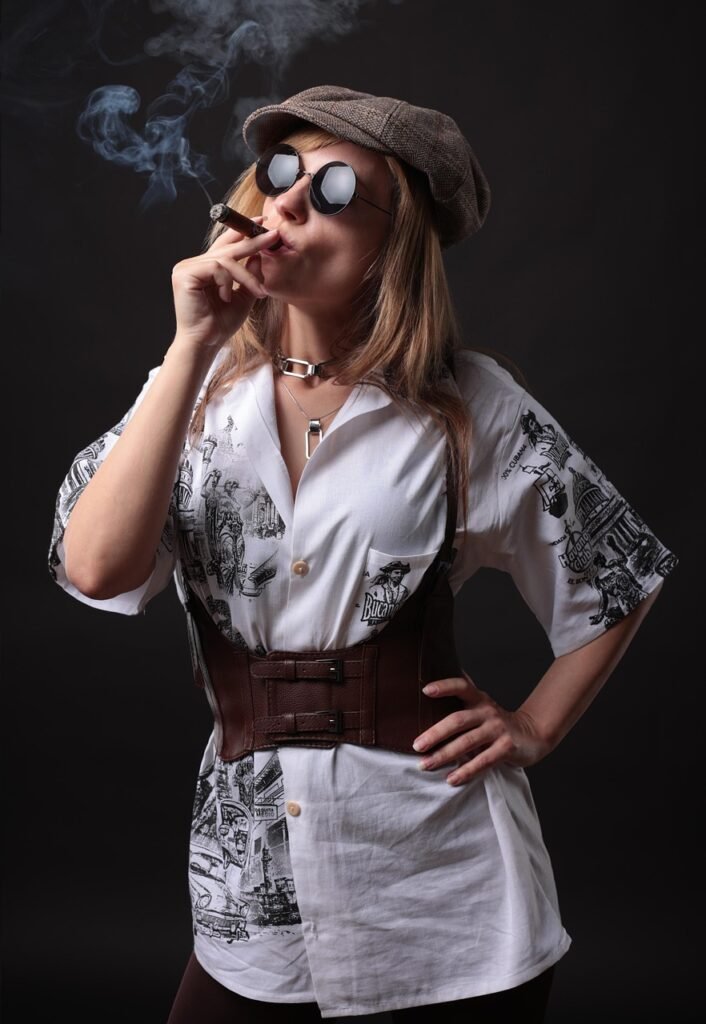 découvrez les coiffures emblématiques de peaky blinders et apprenez à recréer le style vintage des personnages de la célèbre série britannique.
