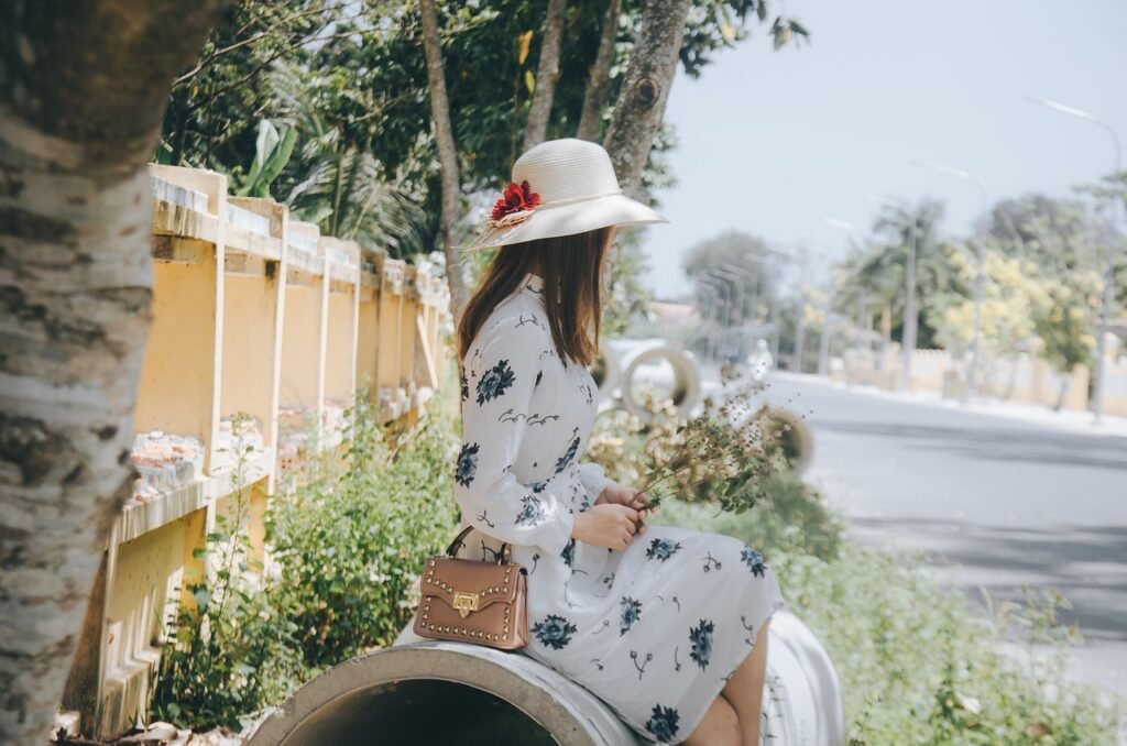 découvrez les tendances incontournables de la mode estivale pour un style frais et élégant tout au long de l'été.