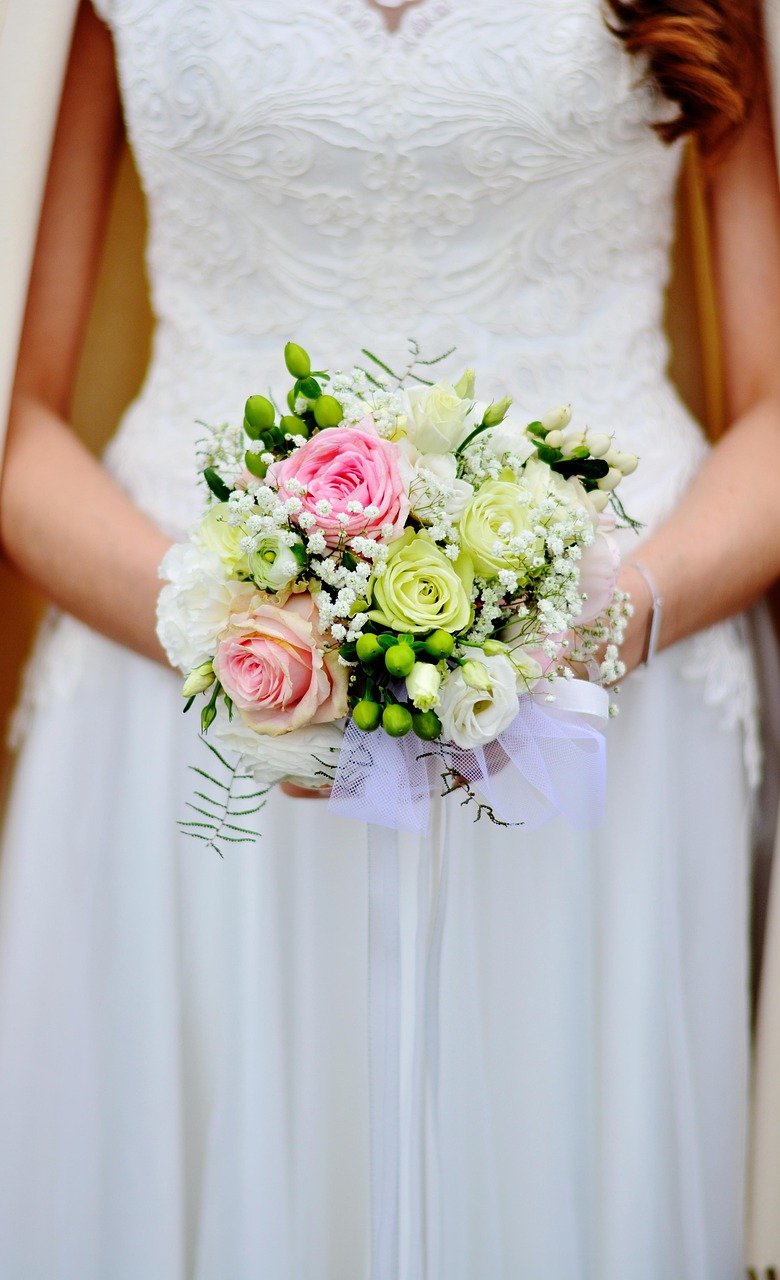 découvrez notre collection élégante de robes de mariée pour un jour inoubliable. trouvez la robe parfaite qui sublimera votre silhouette et reflétera votre style unique.