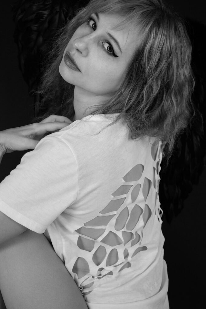 découvrez nos conseils et idées pour styliser un t-shirt noir avec élégance et originalité, parfait pour toutes les occasions.