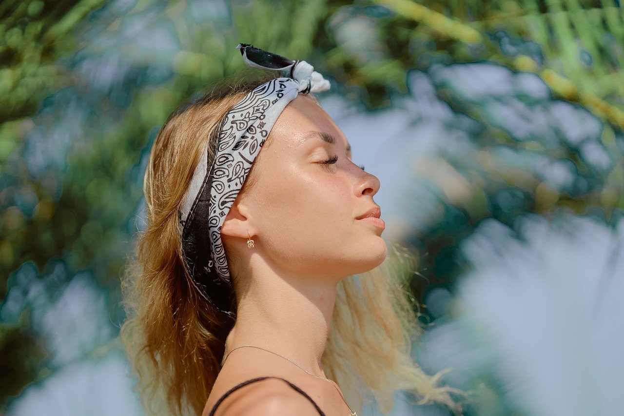 découvrez nos coiffures d'été tendance pour rester élégante et fraîche toute la saison. conseils, inspirations et astuces coiffure pour un look estival parfait.