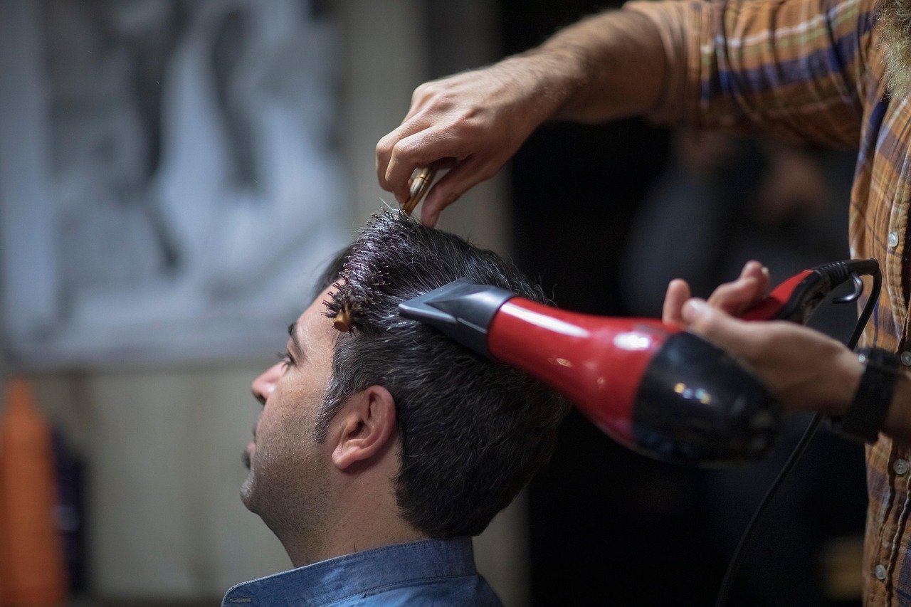 découvrez notre sèche-cheveux performant pour un coiffage rapide et efficace. profitez d'une technologie avancée pour des cheveux doux, brillants et protégés.