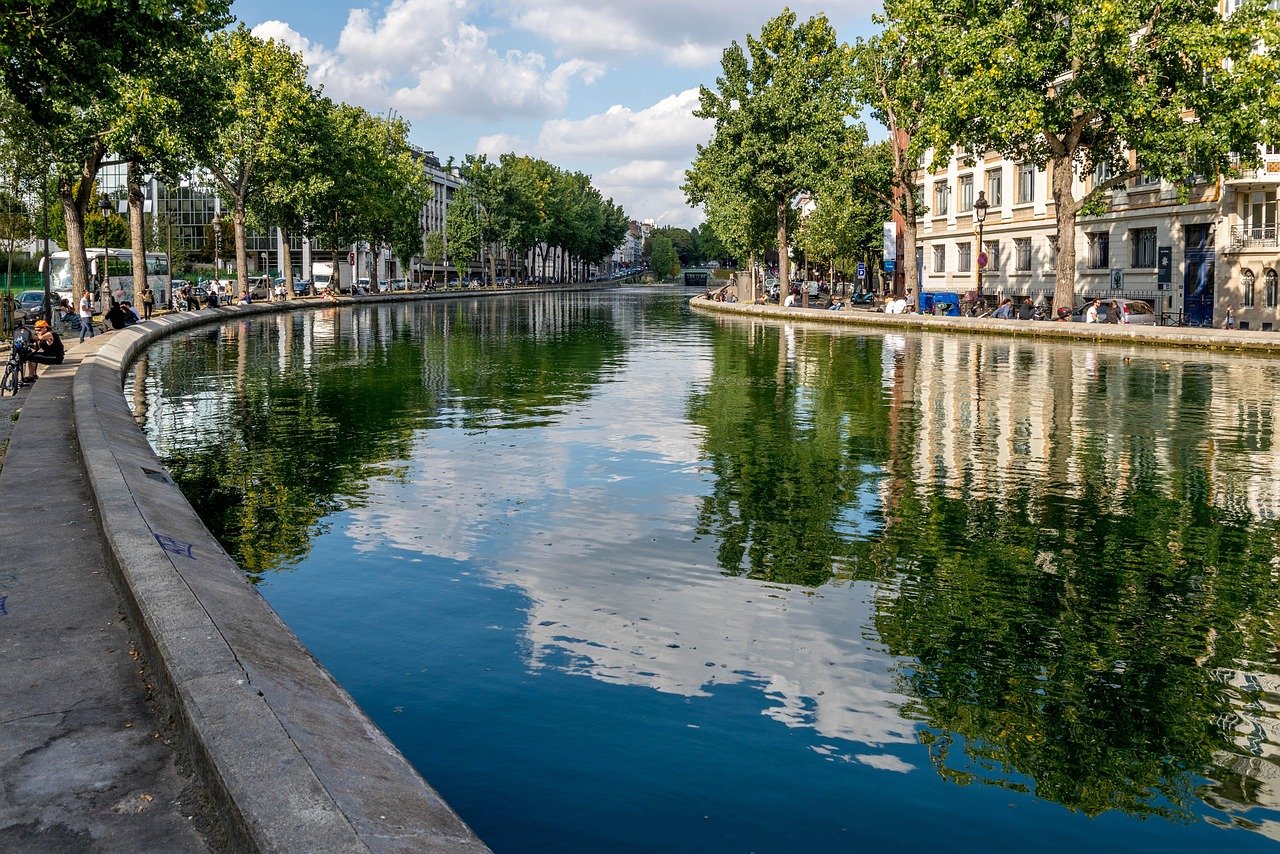 découvrez paris, la ville lumière, riche en histoire, culture, gastronomie et monuments emblématiques comme la tour eiffel, le louvre et notre-dame.