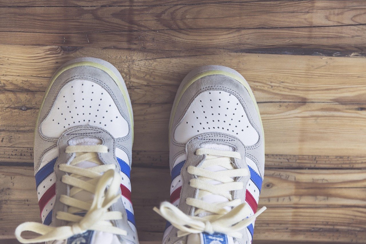 découvrez notre collection de sneakers stylées alliant confort et tendance pour un look urbain et moderne.