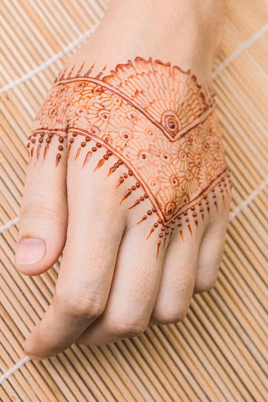 découvrez nos conseils essentiels pour bien prendre soin de votre tatouage après sa réalisation et assurer une guérison optimale.