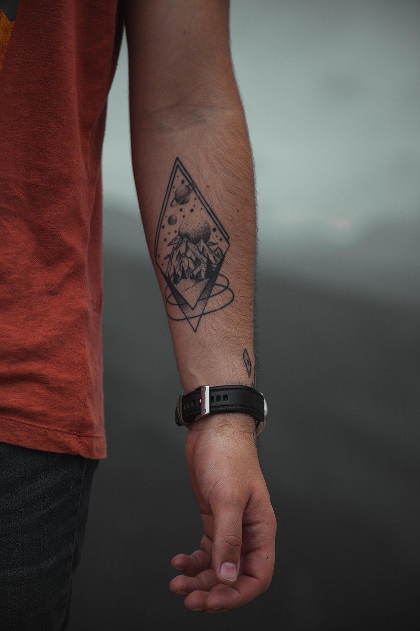 découvrez une galerie inspirante de tatouages uniques et tendances, des idées créatives pour votre prochain tattoo, ainsi que des conseils pour bien choisir et entretenir votre tatouage.