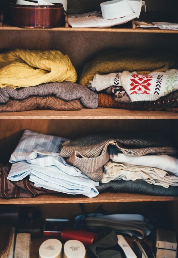 transformez votre dressing avec notre guide complet de relooking de garde-robe pour un style renouvelé et organisé.